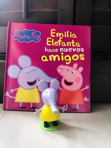 Customer photo review of Figura Emilia Elefanta + Libro Emilia Elefanta hace nuevos amigos