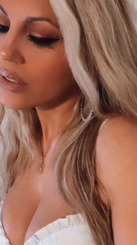 Customer photo review of Medium Contour Palette