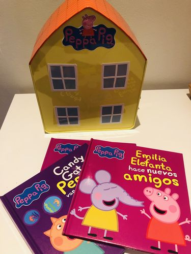 Customer photo review of Colección Completa Peppa Pig: 12 Figuras + 12 Libros + Caja coleccionadora