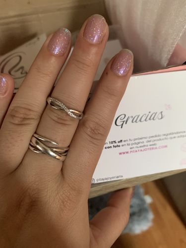 Customer photo review of Anillo Cruzado de Zirconias
