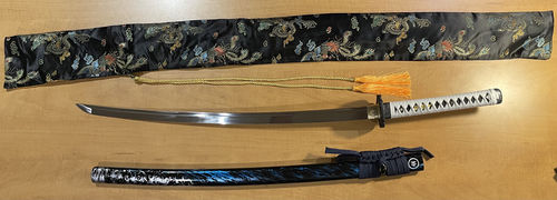 Customer photo review of Ghost of Tsushima Handmade Japanese katana Samurai Swords High Quality Sword High-Manganese Steel Full Tang Sharpened