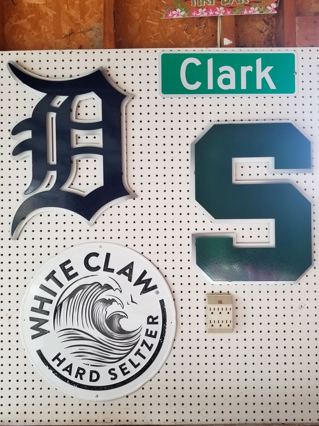 Customer photo review of Michigan State University "S" 3D Vintage Metal Artwork