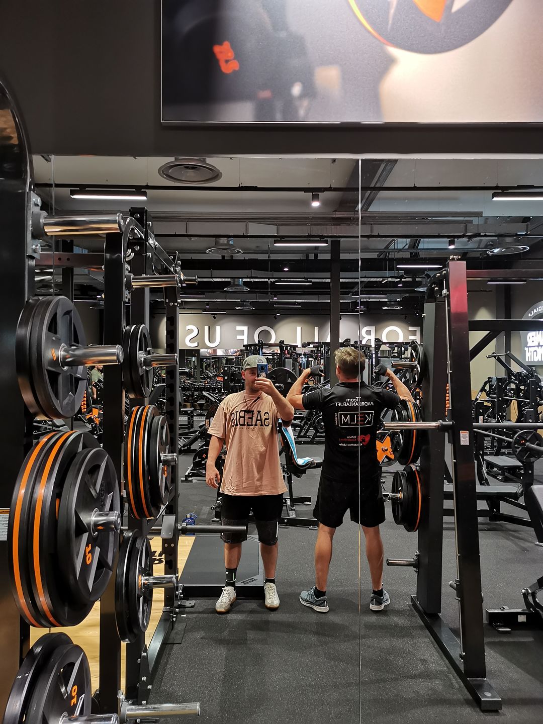 Customer photo review of Lifestyle Herren Oversized T-Shirt sandfarben by SAEBIS®
