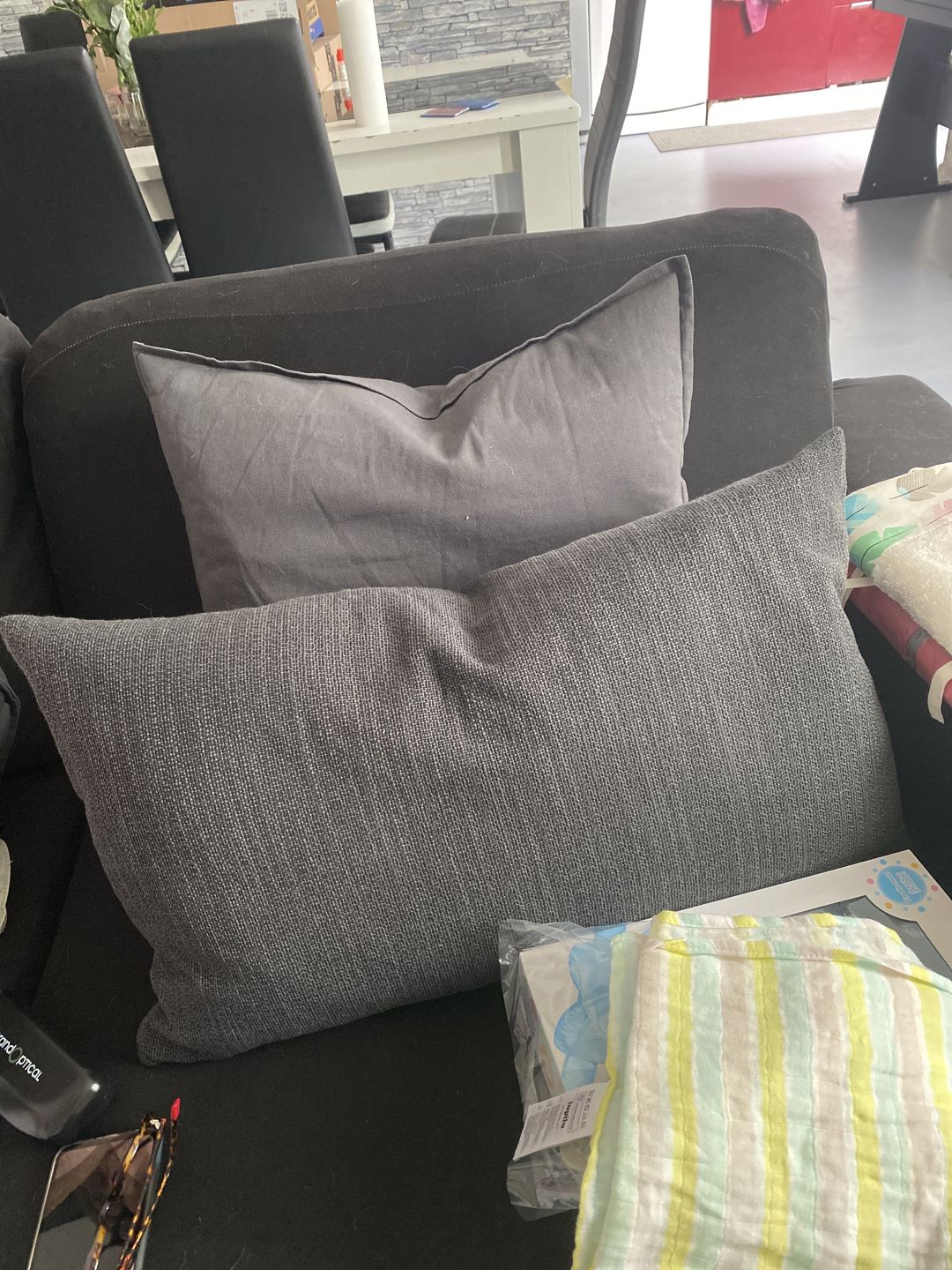 Customer photo review of Noir - Housses Extensibles de Fauteuil et Canapé - La Maison des Housses