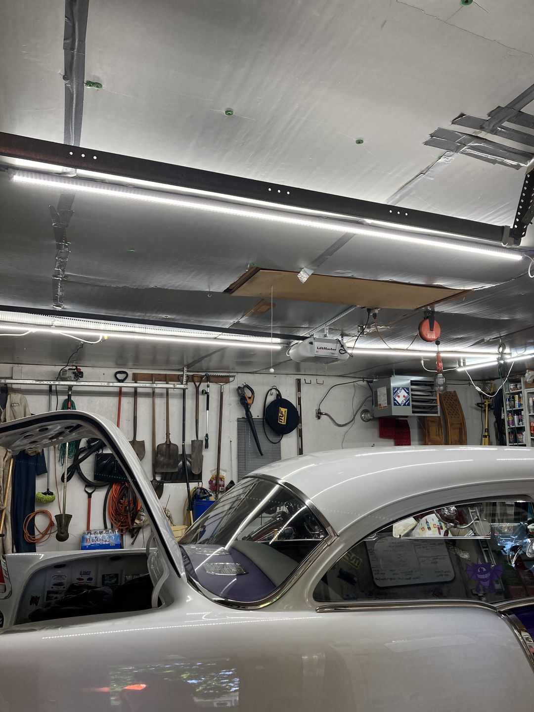 Customer photo review of T8 8ft V Shape LED Tube Light 60W Integrated 6500K Clear, ETL Listed, Plug and Play, Linkable Led Bulbs for Garage, Warehouse, Shop