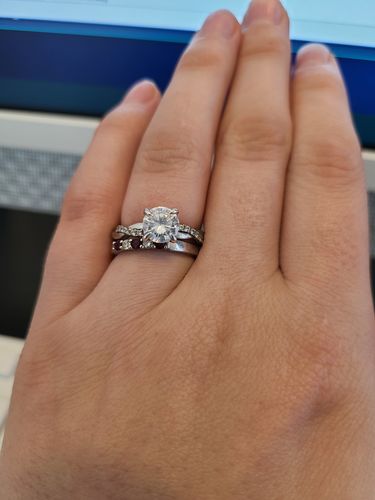 Customer photo review of Louily 1.25 Carat Twist Round Cut Engagement Ring In Sterling Silver