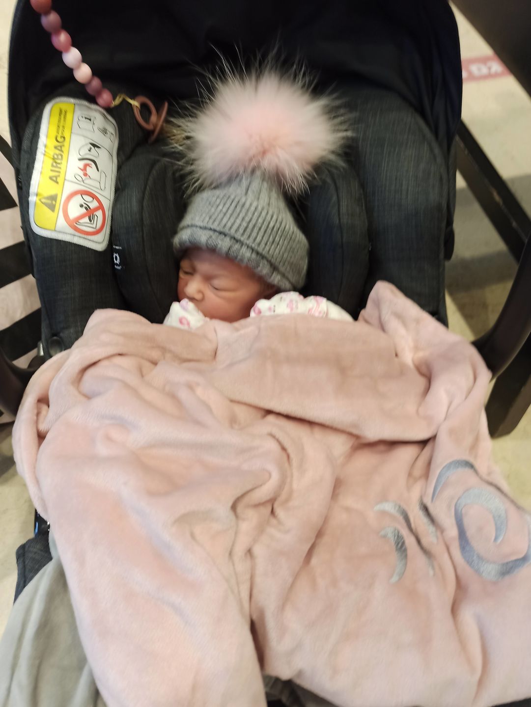 Customer photo review of MinkyBee Stroller Blanket Dusty Pink/Grey