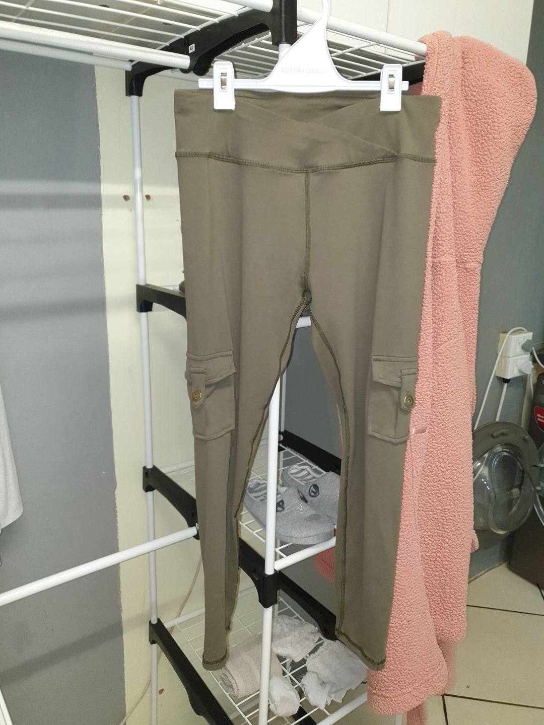 Customer photo review of GNT Cargo Leggings - Olive