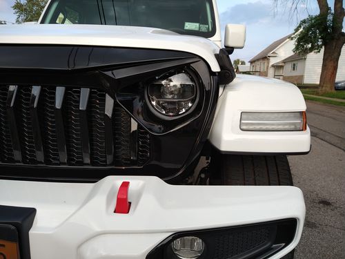 Customer photo review of Vader Grille w/ Mesh - Glossy Black for 18-21 Jeep Wrangler JL & Gladiator JT