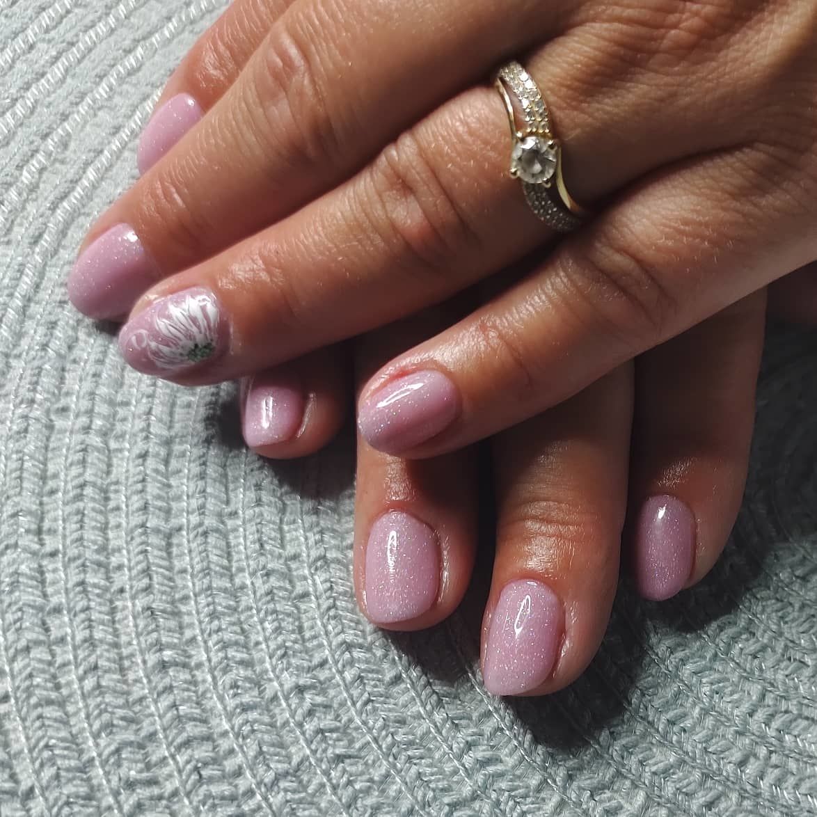 Customer photo review of Semilac 319 Shimmer Dust Pink UV Gel Polish 7ml