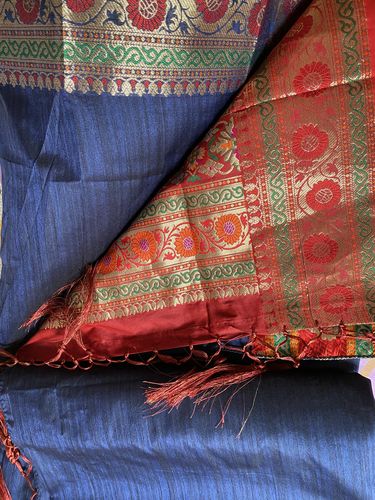 Customer photo review of Navy Blue Raw Silk Woven Banarasi Saree With Stunning Blouse