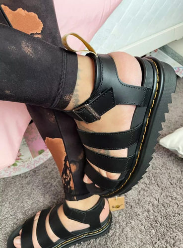 Customer photo review of 2.0 Asphalt Flat Sandals