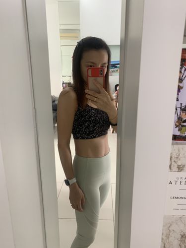 Customer photo review of UNRESISTANCE LOOK LEGGINGS