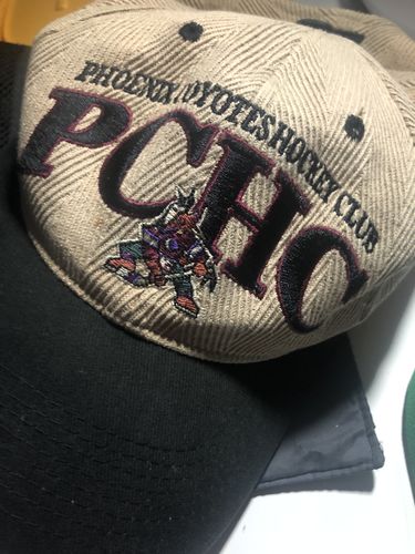 Customer photo review of Vintage Phoenix Coyotes NHL Starter Corduroy Velcro Strap Hat