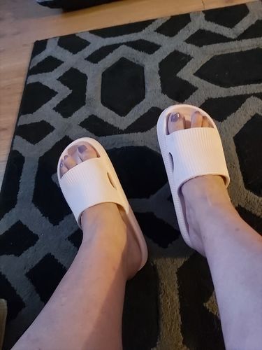 Customer photo review of Women Non-slip Cushion Ultra-soft Slippers