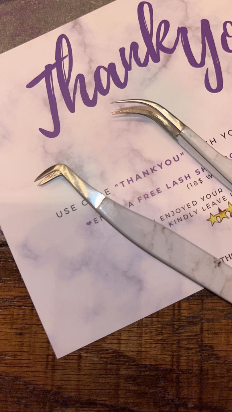 Customer photo review of DOLPHIN-SHAPED CURVED TWEEZER