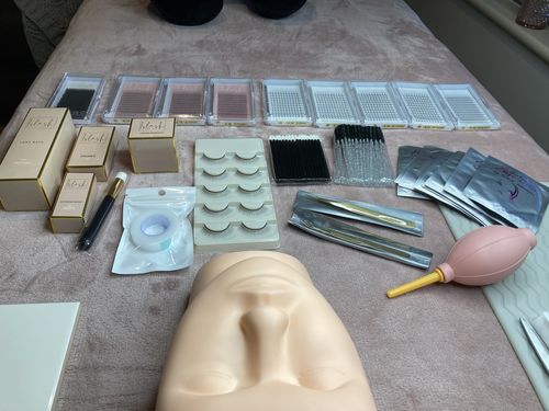 Customer photo review of Online Lash Course Incl. RINGLIGHT AND BEAUTY BED - AUS RESIDENTS ONLY