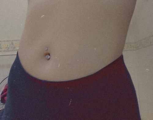 Customer photo review of Internally Threaded Prong Set Belly Bar with Titanium Plating