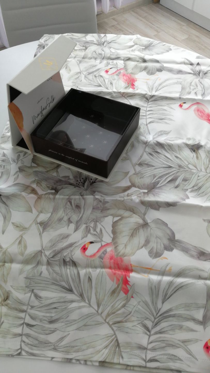 Customer photo review of Flamingos Pure Silk Pillowcase