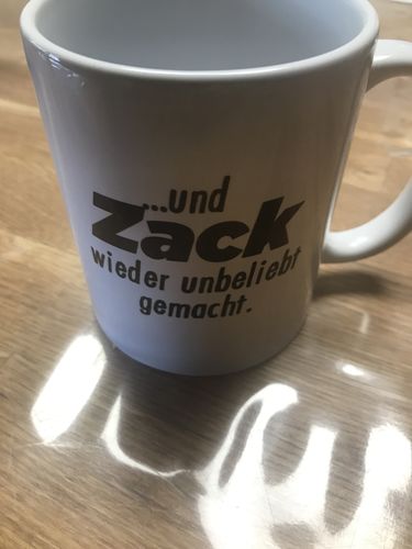 Customer photo review of Und Zack wieder unbeliebt gemacht  - Zweifarbige Tasse