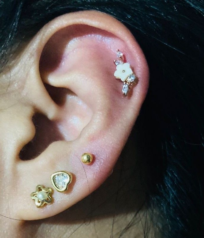 Customer photo review of Piercing de Florecita con Zirconias