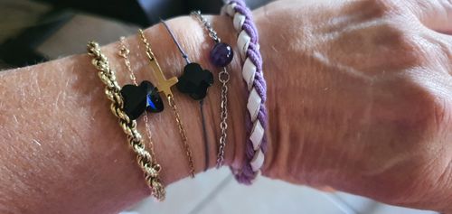 Customer photo review of Bracelet à croix pour femmes en acier chirurgical