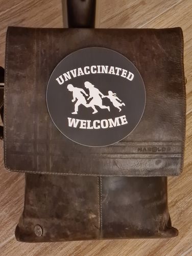 Customer photo review of GROSSE STICKER / AUFKLEBER • UNVACCINATED WELCOME (10 STK.)