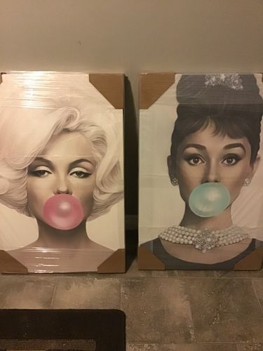 Customer photo review of 'Marilyn Monroe' Framed Canvas