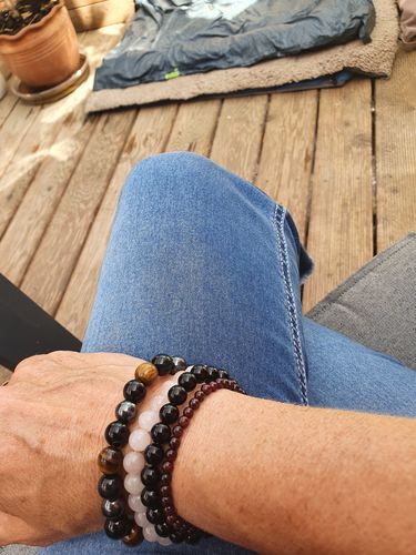 Customer photo review of Rotes Granat-Armband "Erdkraft"