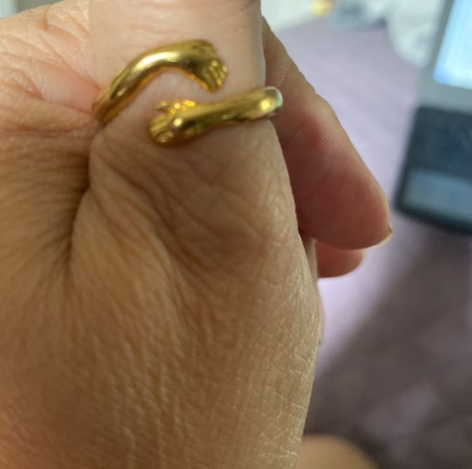 Customer photo review of 18k Gold Hug Ring
