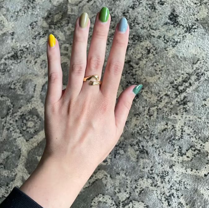 Customer photo review of 18k Gold Hug Ring