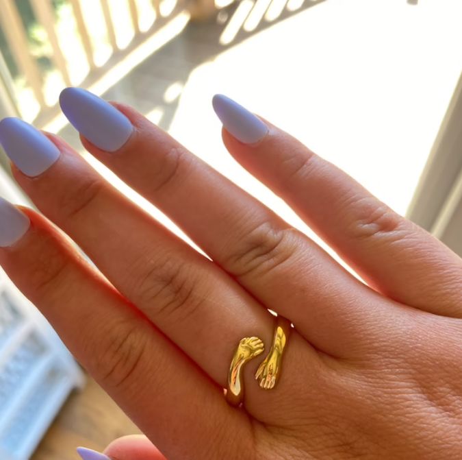 Customer photo review of 18k Gold Hug Ring