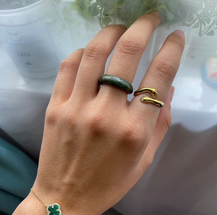 Customer photo review of 18k Gold Hug Ring