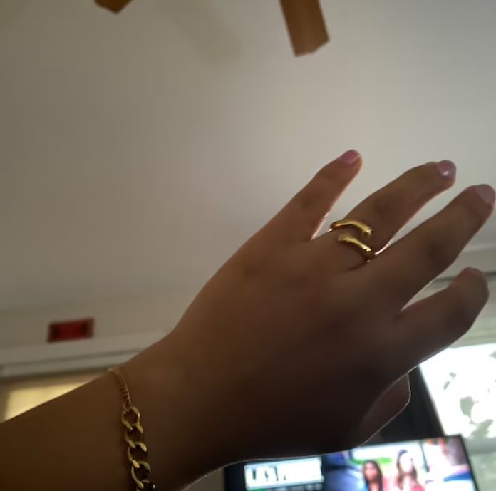 Customer photo review of 18k Gold Hug Ring