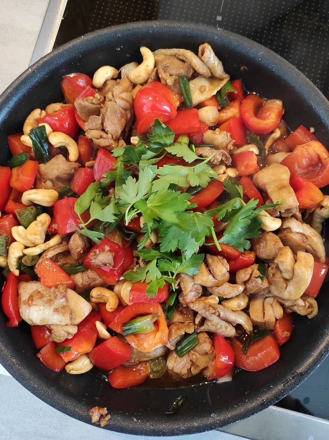 Customer photo review of Hähnchen mit Cashewkernen Kochbox in Bambuskorb mit weiteren 9 Gerichten