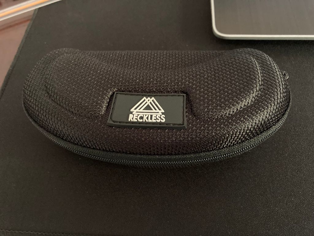 Customer photo review of Estuche de lentes de sol Reckless