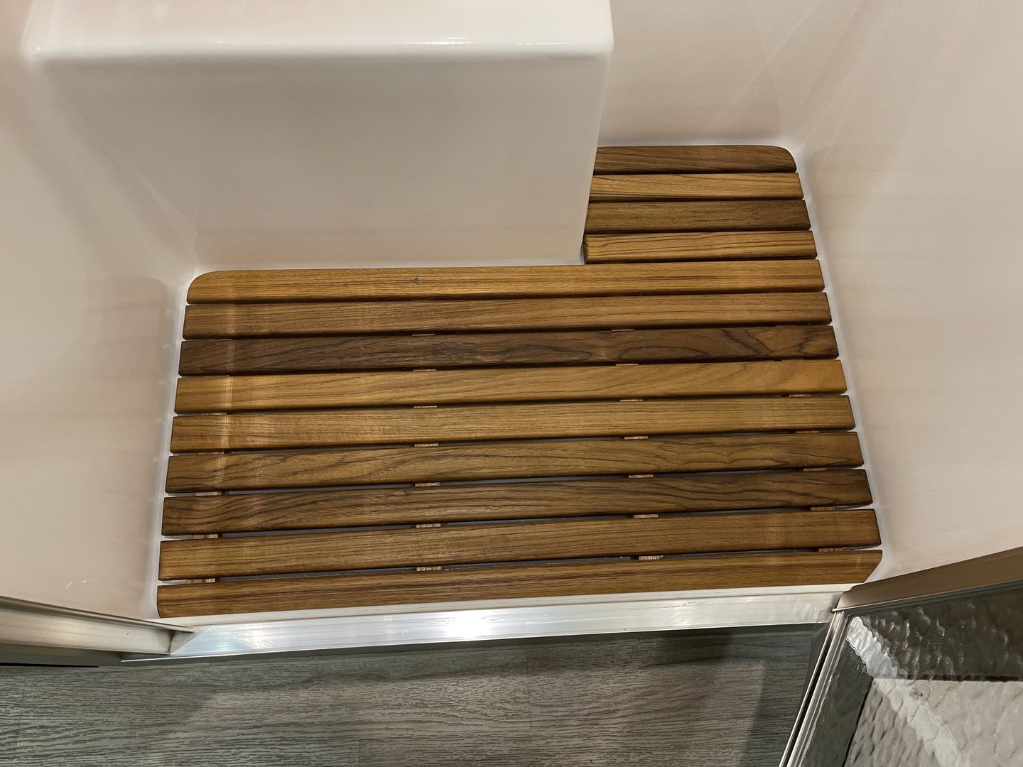 Customer photo review of 25FB / 27FB Airstream Teak Shower Mat