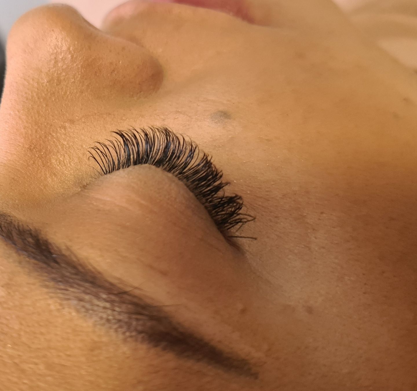 Customer photo review of 0.15 Flat Split Tip Cashmere Eyelash Extensions (16 lines)