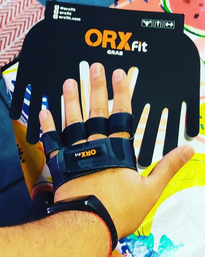 Customer photo review of Guantes Pesas GRAB Black Camo