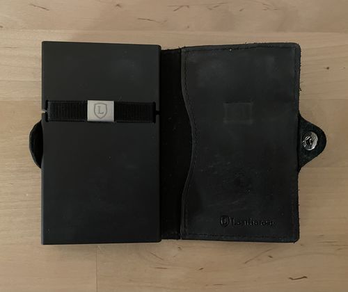 Customer photo review of Everest Smart Wallet