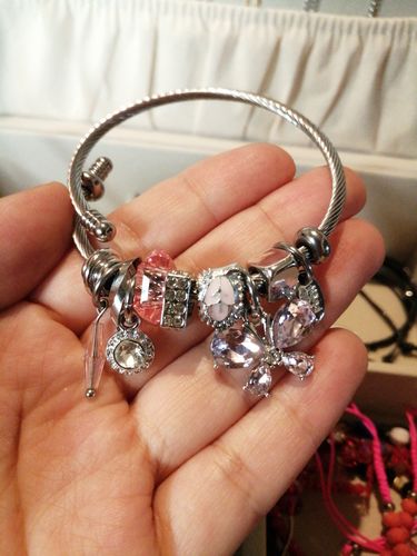 Customer photo review of Pulsera Mariposa Rosa de Cristal