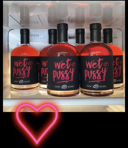 Customer photo review of WET PUSSY 6 X 700ML + FREE T-SHIRT