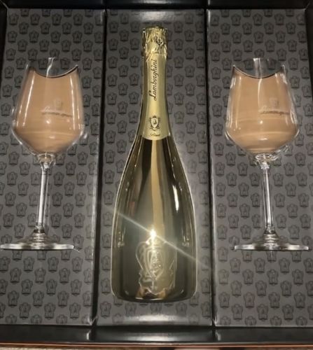 Customer photo review of Lamborghini Oro Vino Spumante with Gift Set