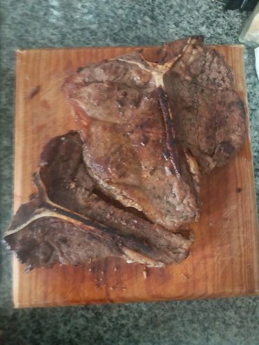 Reseña con foto de un cliente sobre T-Bone Steak
