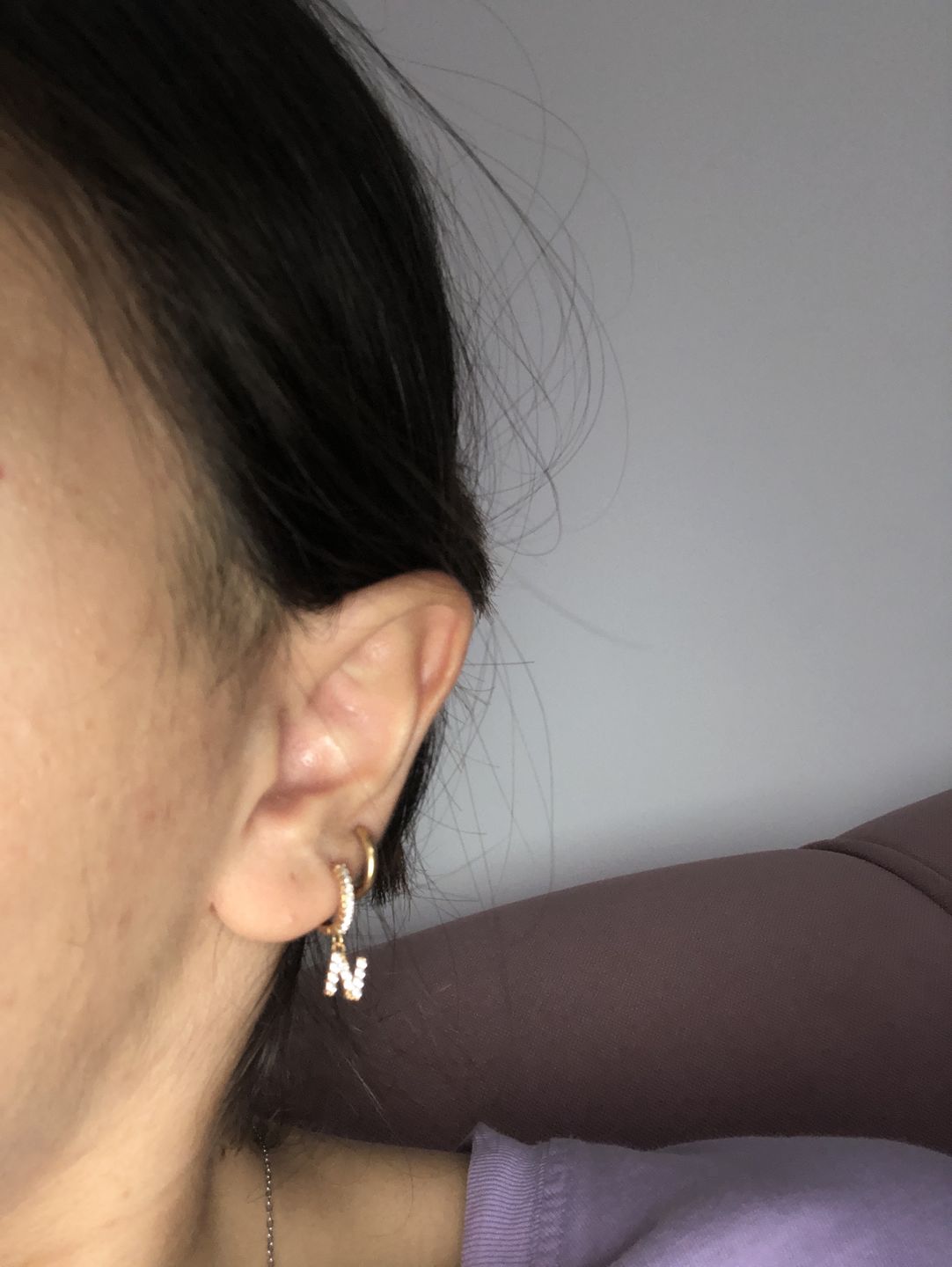 Customer photo review of Letter Ohrringe | 18K vergoldet