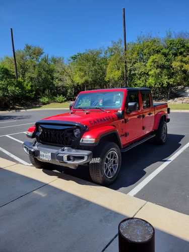 Customer photo review of Shark Grille - Glossy Black for 18-21 Jeep Wrangler JL & Gladiator JT