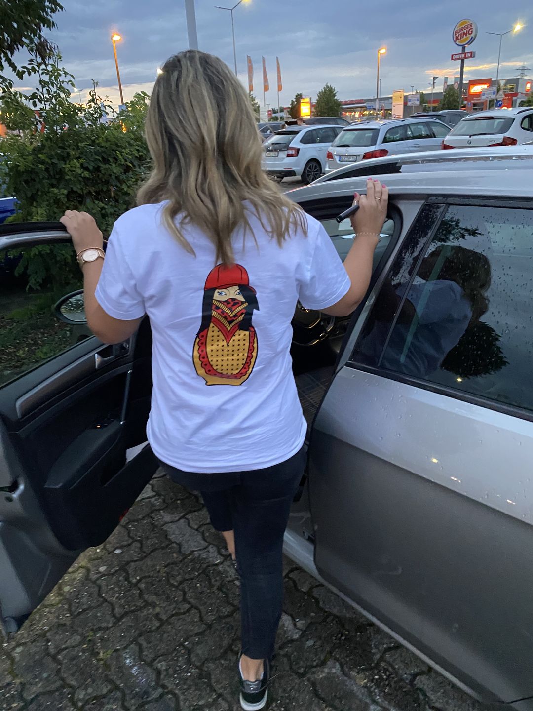 Customer photo review of Matryoshka Damen Oversized T-Shirt weiß by SAEBIS®