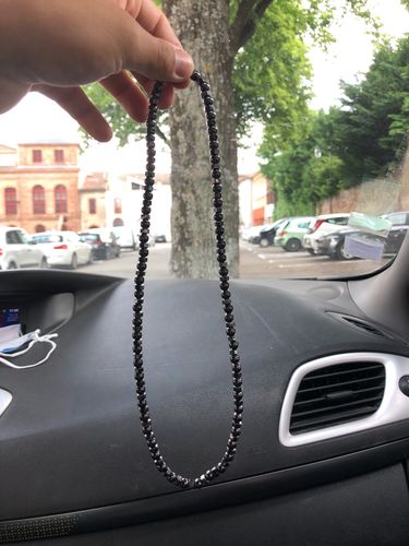 Customer photo review of Collier de Pierres Magnétiques en hématite