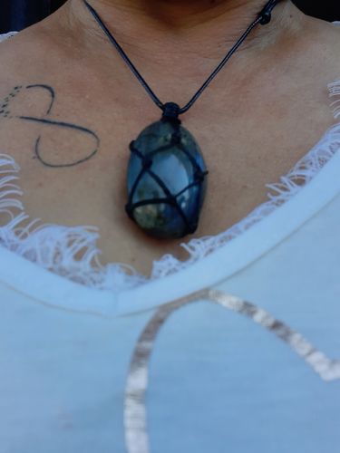 Customer photo review of COLLIER CŒUR DE DRAGON EN LABRADORITE