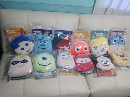 Customer photo review of Colección Completa de Cuentos: 12 libros + 12 almohadas